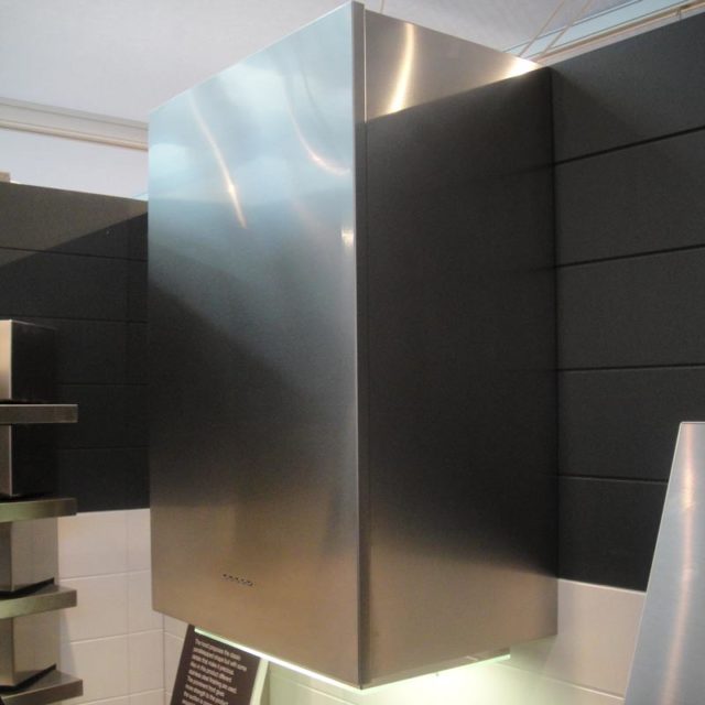 Black and white kitchen range hood | Contemporary wall mount range hood